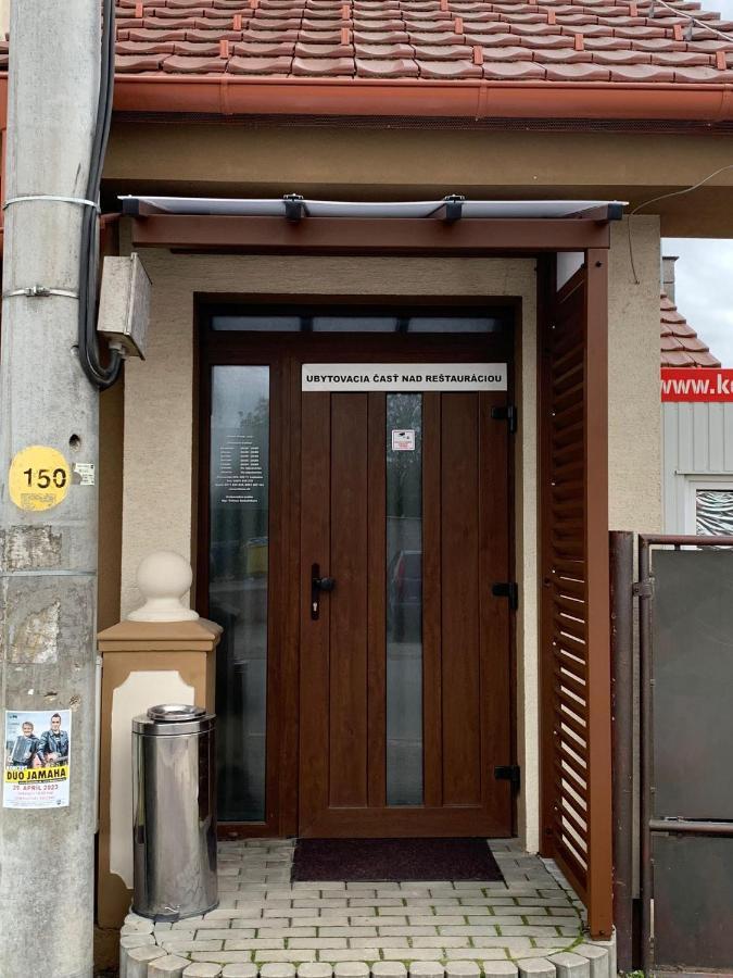 Restauracia-Penzion Altana Ludanice エクステリア 写真